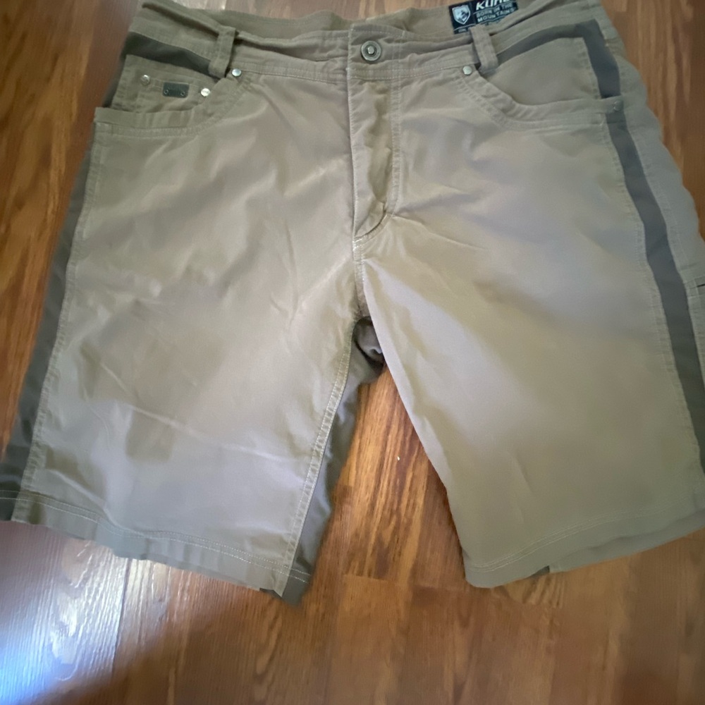 Kuhl Men's Khaki Flat Front Shorts with Dark Side Panels 10” inseam